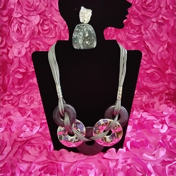 Accent Necklace Set - Picture 2 of 2